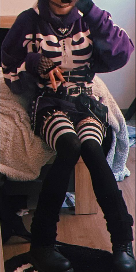 This is my body so id appreciate it if you would not catfish people with it ❤️ Emo Femboy Outfits, Goth Femboy Outfits, Trans Femme Fashion, Soft Grunge Outfits Aesthetic, Outfit Ideas Alt, Femboy Outfit, Fem Boy Outfits, Non Binary Outfits, Punk Style Outfits