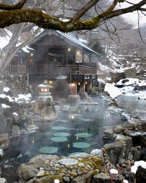 When Alex and I first traveled to Japan for our honeymoon in 2018, I was determined to find an open-air onsen (rotemburo), that allowed tattoos and mixed-gender bathing. On top of this, I wanted the onsen to be attached to a ryokan and in the middle of the mountains. When I stumbled upon Takaragawa Onsen, it checked all of those boxes. Have you been to an onsen before? If not, what questions do you have? #onsen #ryokan #japantravel hidden gems of Japan, travel blogger in Japan, tranquil r... Japan Ryokan Onsen, Honeymoon In Japan Aesthetic, Ginzan Onsen Winter, Japanese Onsen Aesthetic, Onsen Aesthetic, Japanese Resort, Takaragawa Onsen, Arima Onsen, Ryokan Japan