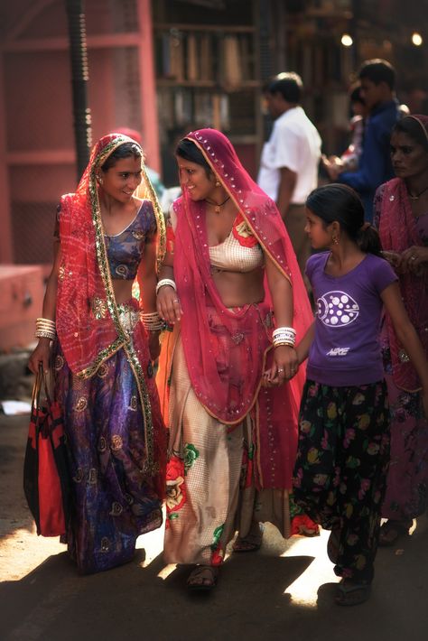 Dressed up for the fair, Pushkar, Rajasthan Gossip Girls, Rajasthani Girl, Colour Codes, Street People, Amazing India, People Pictures, India Culture, India Photography, Goa India