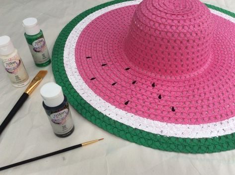 How to paint a watermelon hat and flip-flops – Recycled Crafts Straw Hat Diy, Straw Hat Crafts, Diy Hats, Crochet Mittens Free Pattern, Painted Hats, Brimmed Hat, Craft Paint, Crochet Mittens, Paint Can