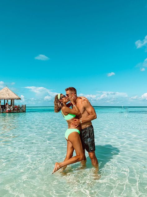 Couple Cruise Pictures Photo Ideas, Honeymoon Cruise Aesthetic, Cruise Family Pictures Photo Ideas, Caribbean Picture Ideas, Cruise Photo Ideas Couple, Cruise Picture Ideas Couples, Cruise Couple Pictures, Cruise Photo Ideas, Cruise Picture Ideas