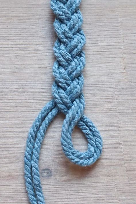 How to make a Macrame Braid Necklace - Macrame Braid, Braid Necklace, Simpul Makrame, Pola Macrame, Kraf Kertas, Macrame Knots Tutorial, Macrame Knots Pattern, Knots Diy, Patio Furniture Ideas