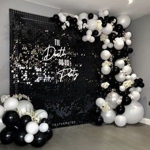 94 Pcs Black Gold White Organic Balloon Garland Arch Kit | Etsy Balloon Backdrop Black And White, 40th Black And White Birthday Party, Black And White Birthday Backdrop, Black And White Balloon Backdrop, Balloon With Backdrop, Black And White Party Backdrop, Fiestas Black And White, Black And White Balloon Decorations, Black Decorations Party