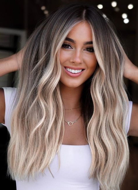 Champagne Blond, Blonde Hair With Roots, Kadeřnické Trendy, True Spring, Bronde Hair, Vlasové Trendy, Dark Roots Blonde Hair, Balayage Hair Dark, Gorgeous Hair Color