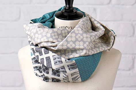 Couture, Patchwork, Easy Things To Make, Fat Quarter Sewing Projects, Diy Infinity Scarf, Sewing Scarves, Scarf Sewing Pattern, Basic Sewing Kit, Fat Quarter Projects