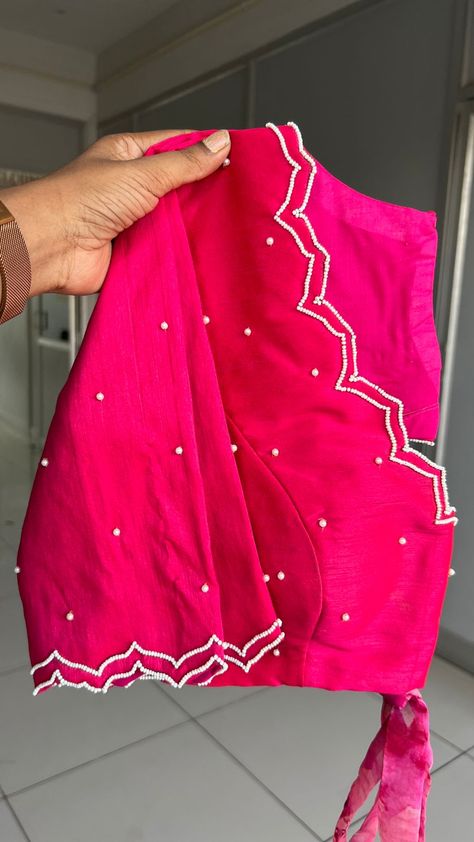 Double Colour Blouse Design, Organsa Dress, Latest Simple Blouse Designs, Organza Saree With Embroidery, Blouse With Beads, Floral Organza Saree, Worked Blouse, Latest Blouse Designs Pattern, Latest Model Blouse Designs