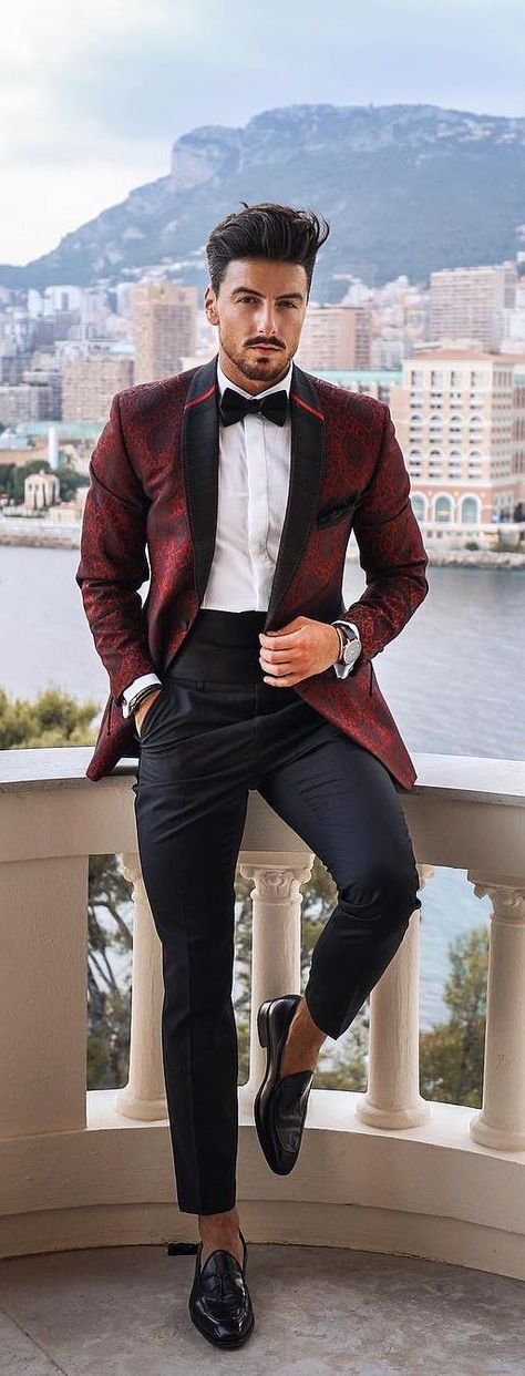 Looking for some Men's Suit Styling Ideas? Check out these 10 Mens Suit Outfit Ideas for the Formal Style. We're sure you'll love them! #men'sblazer #men's #blazer #formal #dresses #for #men #blazers Formal Suits Men, Maroon Suit, Prom Suits For Men, Stylish Mens Suits, Blazer Outfits Men, Formal Men Outfit, Classy Suits, Wedding Outfit Men, Dress Suits For Men