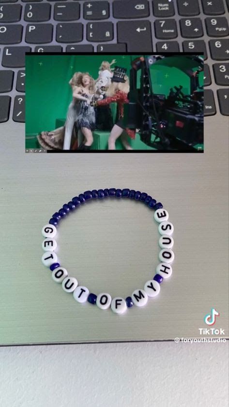 You have a good eye - 24gambetts@gmail.com - Gmail Swiftie Bracelet, Taylor Bracelets, Frendship Bracelets, Swift Bracelets, Cute Friendship Bracelets, Taylor Swift Party, Bracelet Inspo, Taylor Swift Cute, Taylor Swift Tour Outfits