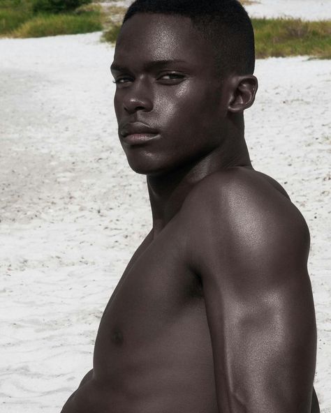 Instagram.com/blameblackboys 남성 근육, Black Male Models, Dark Skin Men, Dark Skin Boys, Black Photography, Gorgeous Black Men, Cute Black Guys, African People, African Men