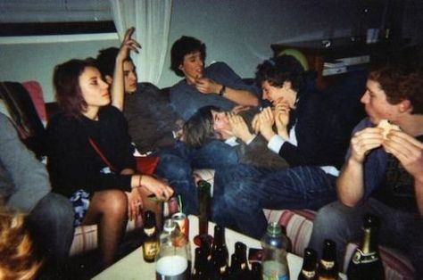 10 Party Drinking Games Better Than 'Never Have I Ever' - Society19 Grunge Party, Drunk Friends, Welcome Home Parties, Grunge Boy, Fotos Goals, Drinking Party, Never Have I Ever, Party Photography