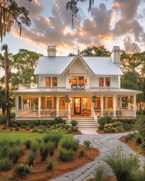 Tour this Carolina coastal farmhouse with warparound porch. The interior is gorgeous Small Farmhouse With Porch, Bloxburg Styles, Old School Farmhouse, House Wrap Around Porch, Beautiful Modern Farmhouse, White Modern Farmhouse, Southern Farmhouse, Farmhouse Exterior Design, Dream Farmhouse