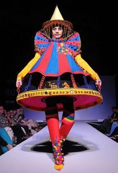 Solve Caption this 263 jigsaw puzzle online with 12 pieces World Of Wearable Art, Circus Fashion, Pierrot Clown, Circus Costume, Send In The Clowns, Creative Costumes, Caption This, Circus Theme, Weird Fashion