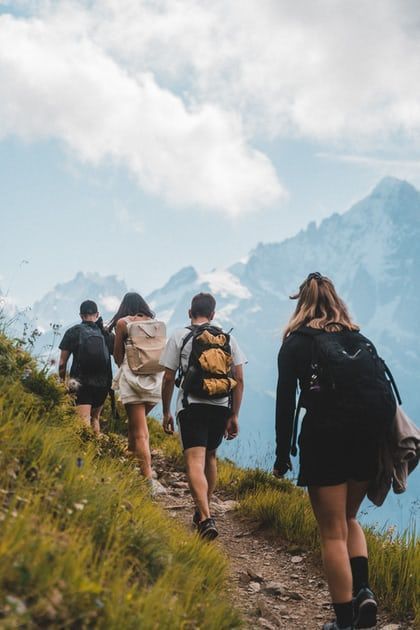 4 Hiking Hacks to Impress Your Friends | Hiking Aesthetic & Tips | Hiking Pictures Aesthetic | Hiking With Friends Aesthetic | Fun Things To Do With Friends | Adventure Bucket List Ideas Nature, Mont Blanc, Aesthetic Mountains, Hiking Pics, Friends Camping, Hiking Bags, Best Hiking Backpacks, Hiking Photos, Mountains Aesthetic