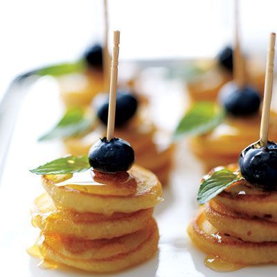 Mini Pancake Appetizers! Why have I never thought of this myself? MUST TRY. Fancy Appetizers, Breakfast Party, Mini Pancakes, Pancake Stack, Brunch Menu, Hash Browns, Brunch Party, Easter Brunch, Wedding Food