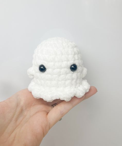 Rose and Lily Amigurumi: No-Sew Quick Crochet Ghost - Free Crochet Pattern Toys Quotes, Mushroom Patterns, Crochet Pour Halloween, Crochet Ghost, Crochet Mignon, Fall Crochet Patterns, Confection Au Crochet, Easy Crochet Animals, Crochet Mushroom