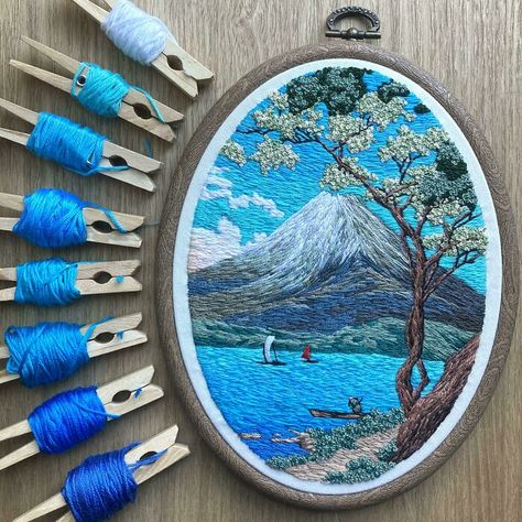 Mount Fuji From Lake Yamanaka Embroidery Lessons, Embroidery Hoop Wall Art, Cross Stitch Landscape, Diy Embroidery Patterns, Handmade Embroidery Designs, Hand Embroidery Projects, Pola Sulam, Thread Painting, Mount Fuji