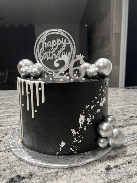 Silver And Black Cake For Men, White And Silver Cake Design, 21 Birthday Cake For Men, Black And Silver 18th Birthday Cake, Black Bday Cake Ideas, Black Cake Designs For Men, Black And Grey Birthday Cake, Black And Silver Theme Cake, Black And White Birthday Cake Ideas