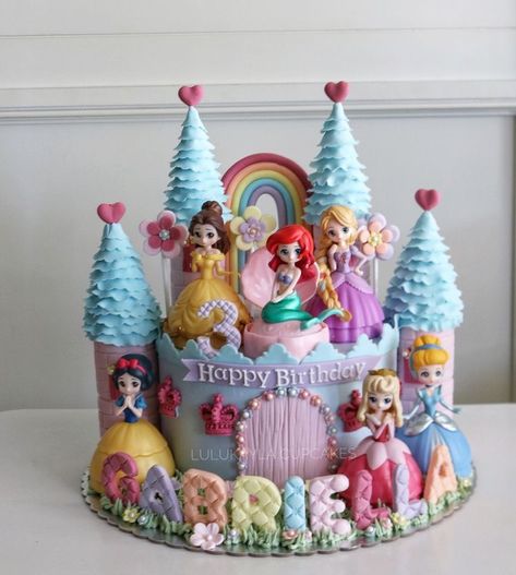 Princesses Cake Disney, Cakes With Princess, Disney Cakes Princess, Princess Themed Cake Ideas, All Princess Cake, Disney Princesses Cake Design, Disney Princesses Cake Ideas, Fondant Princess Cake, 3rd Birthday Princess Cake