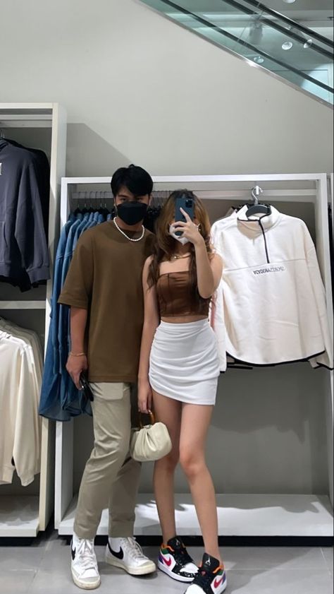 Couple Matchy Outfits, Neutral Couple Outfits, Couple Ootd Outfits, Couple Coordinating Outfits, Couple Outfits Classy, Color Coordinated Outfits For Couples, Couples Coordinating Outfits, Couple Twinning Outfits, Cute Matching Outfits For Couples