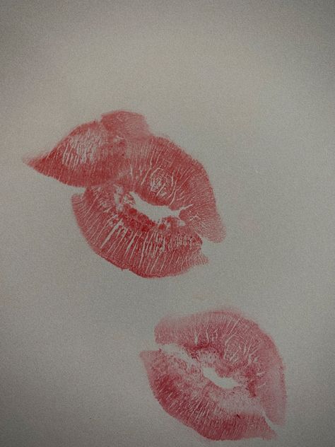 Red Kiss Print Aesthetic, Kisses On Paper Aesthetic, Haunting Adeline, Paper Aesthetic, Aesthetic Red, Wall Gallery, Wallpaper Ideas, Lock Screen, Screen Wallpaper