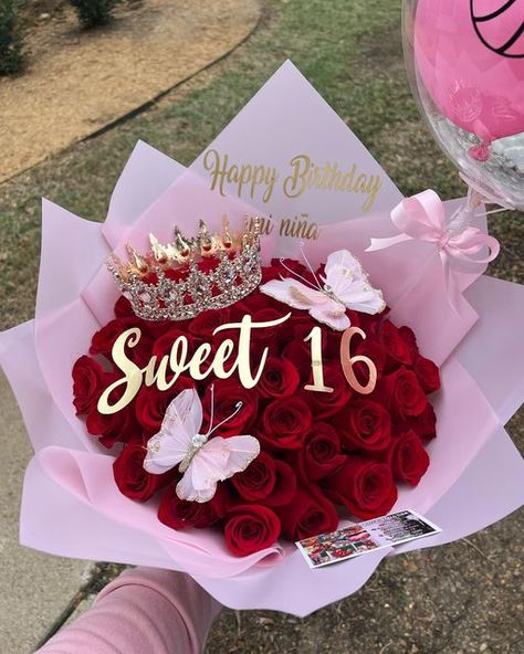 Sweet 16 Bouquet Flowers, Sweet 16 Flower Bouquets, Diy Bouquet Birthday, Diy Birthday Bouquet Ideas, Sweet 16 Flowers Arrangements, 15 Flower Bouquet, Bouquet Ideas Gift, Bouquet Of Flowers Ideas, Sweet 16 Looks