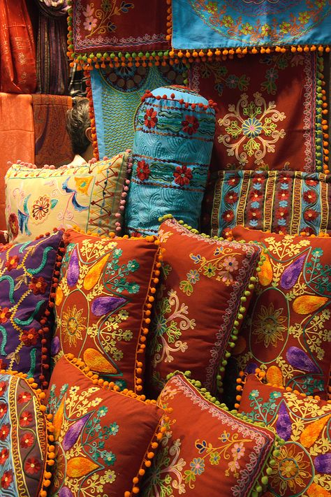 Grand Bazaar Istanbul. They are also known for their amazing colors. We didn't have to pay a lot of tax. Bohol, Bazaar Istanbul, Grand Bazaar Istanbul, Boho Dekor, Stil Boho, Deco Boheme, Grand Bazaar, Décor Boho, Dorm Room Decor