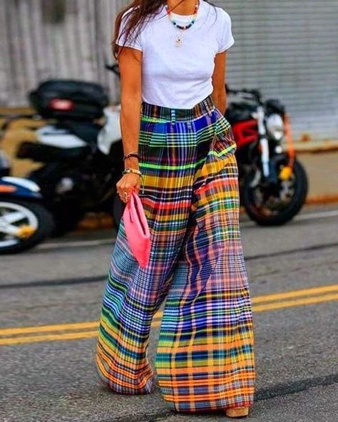 All Posts • Instagram Women Trousers, Animal Print Pants, Bottoms For Women, Striped Wide Leg Pants, Summer Attire, Women Pants, Street Style Chic, Loose Pants, Floral Pants