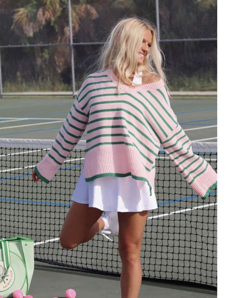 Green Athletic Skirt Outfit, Pink Golf Skirt Outfit, Pink And Green Golf Outfit, Preppy Golf Aesthetic, Womens Golf Aesthetic, Tennis Outfit Winter, Green Tennis Outfit, Preppy Tennis Outfit, Green Preppy Outfit