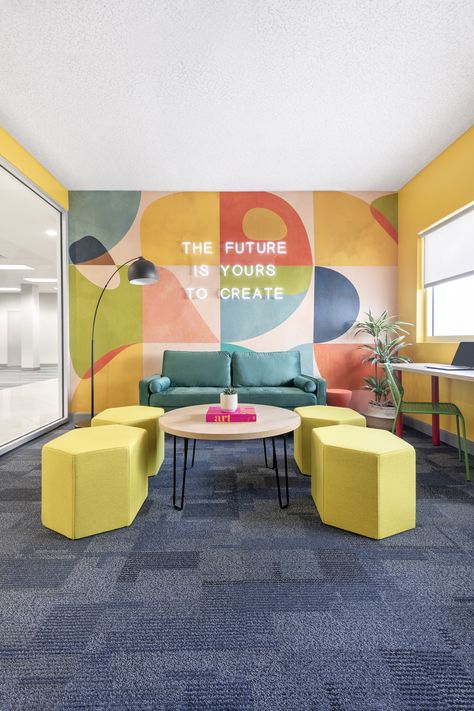 This student workspace was designed to foster engagement and evoke creativity and innovation. From the bright colors and bold vibe to the room, this multifunctional room is a place where students can gather, collaborate and relax to help develop their entrepreneurial ideas. #boldclassrooms #boldspaces #boldlearning #brightspaces #classroomdesign #funclassrooms Student Workspace, Brainstorming Room, Bedroom Organization Tips, Seni Mural, Miami Dade College, Multifunctional Room, Bright Office, Student Lounge, Meeting Room Design