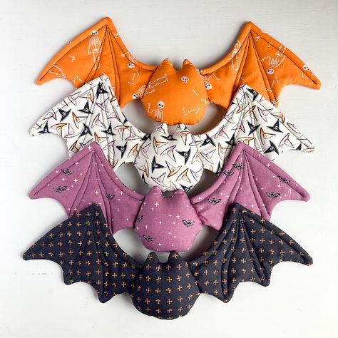Bat Sewing Pattern, Bat Sewing, Halloween Sewing Patterns, Halloween Sewing Projects, Casa Halloween, Pattern Sheet, Halloween Sewing, Manualidades Halloween, Halloween Bat