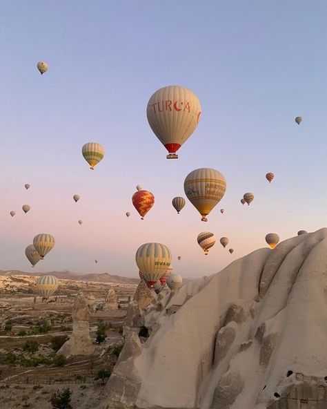 Nature, Capadocia Turkey Balloons, Turkey Balloons, Turkey Vibes, Capadocia Turkey, Manifesting 2024, Random Wallpaper, Sunrise Pictures, Turkey Photos