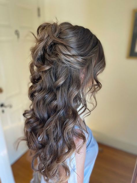 Wedding Hair 1/2 Up 1/2 Down, Bride Hairstyles Half Up Half Down Braid Wedding Loose Curls, Bridesmaid Hair Ideas Half Up Half Down, Half Up Half Down Hair With Front Pieces, Nice Half Up Half Down Hairstyles, Messy Half Up Wedding Hair, Elegant Side Part Hairstyles, Soft Hollywood Curls, Hair Bridesmaid Half Up