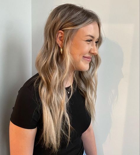 Cute Fall Highlights, Balayage, Cute Hairstyles For Awards Day, Upside Down Balayage Hair, Fall Hair Colours Blonde, Cool Brown Lowlights In Blonde Hair, Call Bronde Hair, In Between Blonde And Brunette, Blonde Naturally Wavy Hair