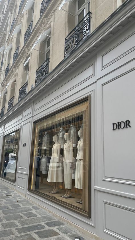 Dior Store Exterior, Dior Cafe Paris, Dior Paris Store, Bloxburg Paris, Dior Interior, Dior Gallery, Chloe Store, Swipe Game, Paris Girls Trip