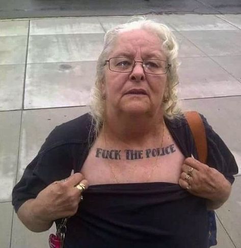 30 Random Pics to Get You Hyped - Wow Gallery White Trash Aesthetic, Crying Emoji, Crazy Women, Lets Play A Game, White Trash, Aesthetic People, Thug Life, Old People, Really Funny Pictures