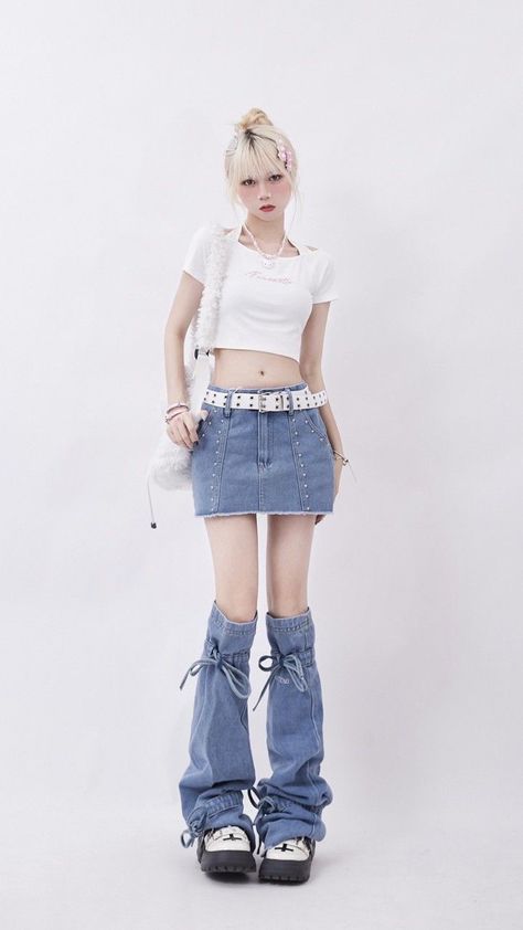 Follow me!🎧 #fashion Korean Outfits Ideas, Demin Outfit, Pose Mannequin, Peony Aesthetic, Ropa Upcycling, Gal Fashion, Street Outfits, Aesthetic Streetwear, New Jeans Style