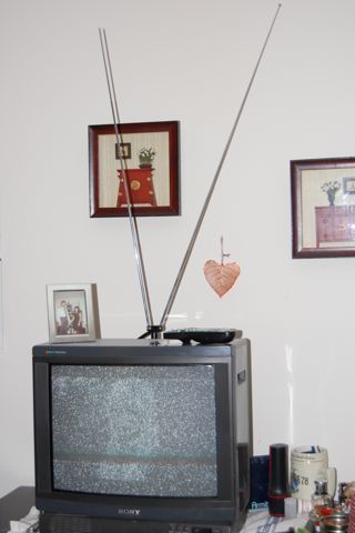 tv antenna....  affectionately known as "rabbit ears" 80’s Tv, 80s Tv Aesthetic, 90s Tv Aesthetic, Old Tv Aesthetic, Grant Chapman, Couples Movie Night, 90s Living Room, Tv Photography, Tv Aesthetic