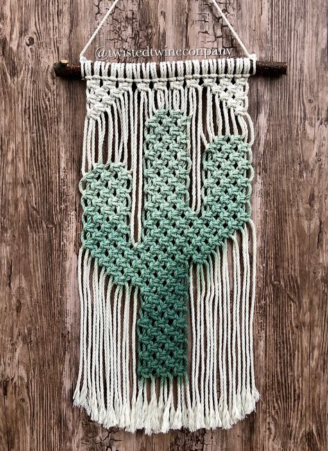 Macrame Heart Wall Hanging, Heart Macrame, Dreamcatcher Diy, Macrame Heart, Pola Macrame, Makramee Diy, Diy Yarn Crafts, Macrame Wall Hanging Patterns, Macrame Curtain