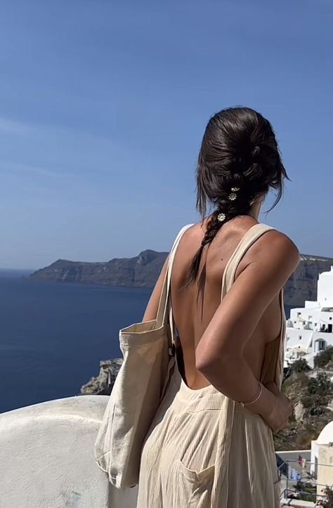 Greece Photoshoot, Photoshoot Ideas Instagram, Summer Fits Aesthetic, European Beach, Greece Girl, Ithaca Greece, Summer Abroad, Italian Summer Outfits, Greece Pictures