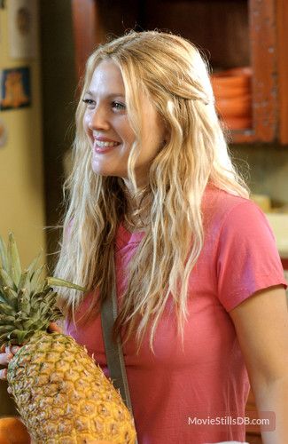 50 First Dates. Thank goodness I got Adam Sandlered out so I never watched this until now. Lucy 50 First Dates, Barrymore Family, Drew Barrymore 90s, Dolores Costello, 50 First Dates, 90s Grunge Hair, Hair Goal, Jenifer Aniston, Comedy Film