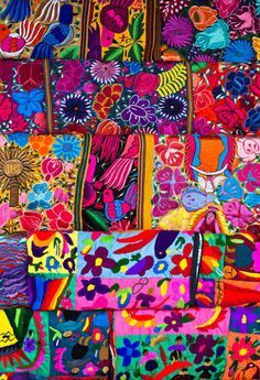 vivirenmexico: Textiles Mexicanos Embroidery Texture, Mexican Print, Mexican Colors, Mexican Textiles, Mexican Embroidery, Textil Design, Mexico Art, Mexican Designs, Mexican Decor