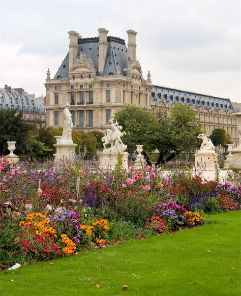 Les Tuileries Garden, Paris, France Paris Travel, Le Louvre, Tuileries Garden, Jardin Des Tuileries, Beautiful Paris, Louvre Paris, Most Beautiful Cities, Beautiful Buildings, France Travel