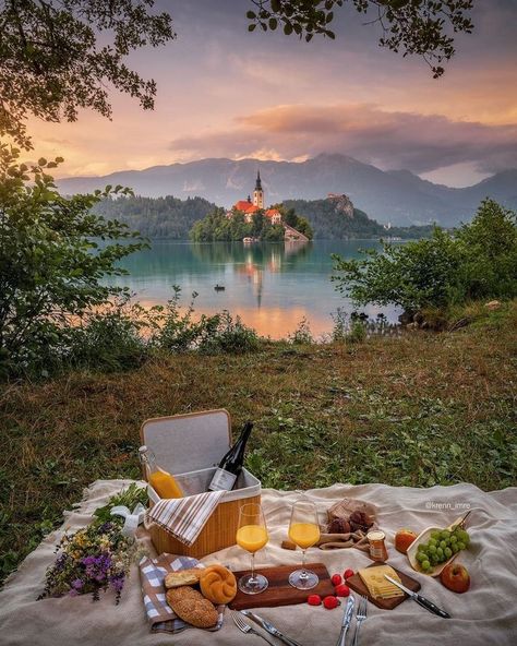 Lake Bled Slovenia, Bled Slovenia, Slovenia Travel, Eastern Europe Travel, Lake Bled, Picnic Spot, Travel Wishlist, Travel Safety, Europe Summer