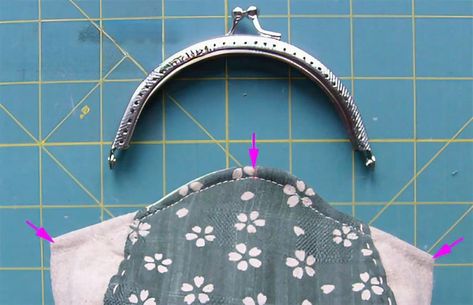 Clasp Coin Purse Tutorial Metal Frame Coin Purse Pattern Free, Couture, Tela, Coin Purse Pattern Free, Sew A Coin Purse, Easy Zipper Pouch, Bag Sewing Patterns, Purse Patterns Free, Coin Purse Pattern