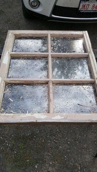 Window Picture Frame Diy, Window Pane Picture Frame, Old Windows Painted, Old Window Crafts, Looking Glass Paint, Old Wood Windows, Old Window Panes, Glass Crafts Diy, Window Frame Mirror