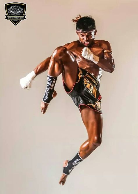 Buakaw Muay Thai Art, Buakaw Banchamek, Martial Arts Photography, Muay Thai Martial Arts, Thai Box, Boxe Thai, Thai Boxing, Pencak Silat, 남자 몸