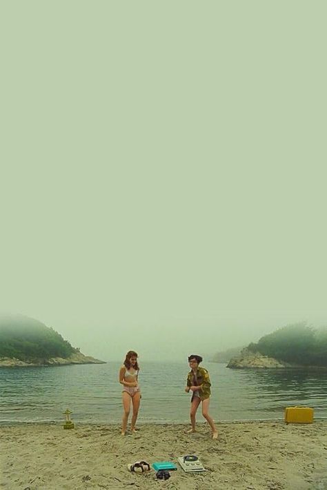 I puffy heart Wes Anderson movies. Moonrise Kingdom is one of my favorites. Wes Anderson Aesthetic, Wes Anderson Movies, Wes Anderson Films, Françoise Hardy, Moonrise Kingdom, Grand Budapest, Grand Budapest Hotel, Septième Art, I Love Cinema