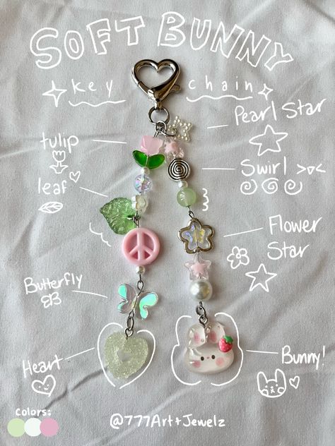 Charm Keychain Ideas, Txt Phone Charms, Kpop Beaded Keychain, Charm Keychain Diy, Wire Keychain Diy, Diy Charms Keychain, Newjeans Keychain, Kpop Phone Charms, Kpop Keychain Ideas