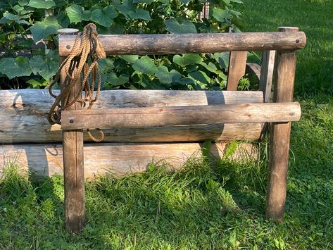 Hitching Post Ideas, Hitching Post For Horses, Pavers Pathway, Rustic Fences, Horse Yard, Themed Garden, Country Fences, Wild West Party, Rustic Fence