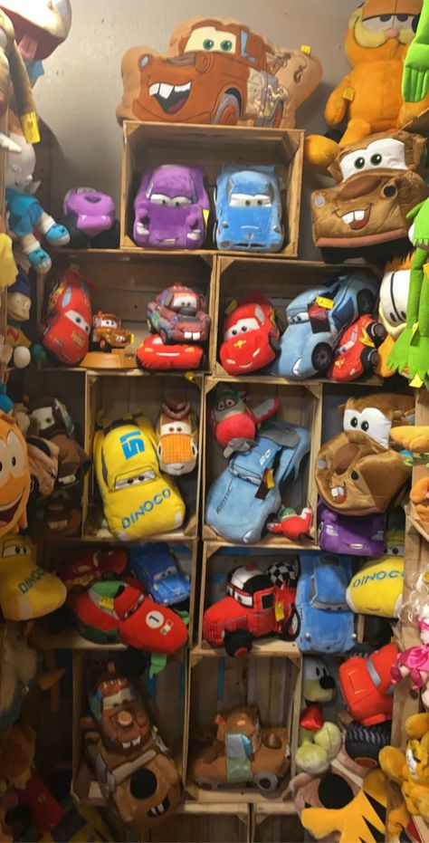 Lightning Mcqueen Plush, Car Plushie, برق بنزين, Couple Cars, Cars The Movie, Sleepover Crafts, Disney Plushies, Retro Room Ideas, Car Movie